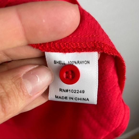 Market & Spruce Red Textured Button Front Tank Top - Picture 3 of 8